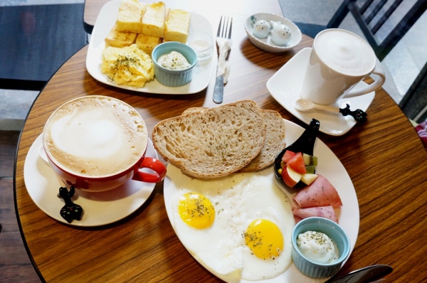 Impronta Cafe 腳印咖啡：讓人忍不住再訪的原因～除了咖啡還有胖虎店長【台北中山區/Impronta Cafe 腳印咖啡】