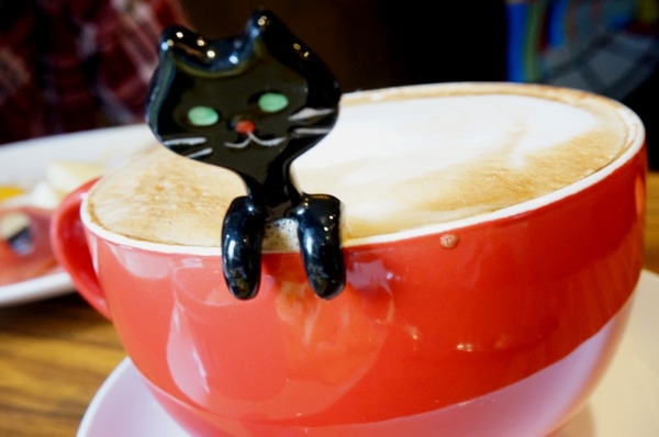 Impronta Cafe 腳印咖啡：讓人忍不住再訪的原因～除了咖啡還有胖虎店長【台北中山區/Impronta Cafe 腳印咖啡】