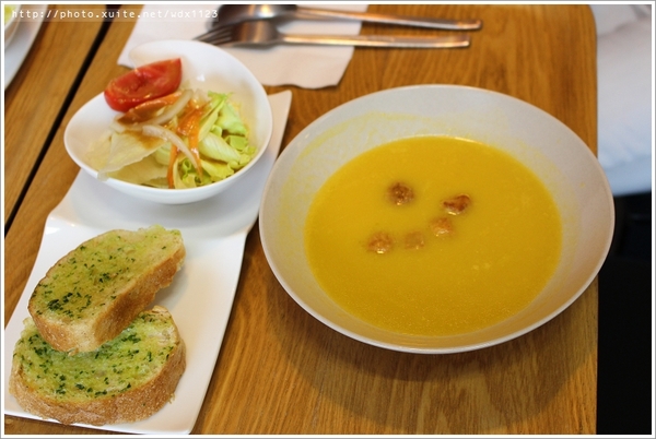 瑪利MAMA手作麵包:瑪利亞社會福利基金會-瑪利MAMA手作麵包✪充滿愛與夢想的幸福麵包、簡餐~102.10.01