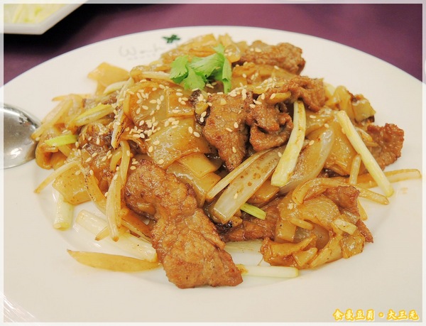 大三元酒樓：『口碑卷』【台北。大三元酒樓】皮脆肉嫩又多汁的烤鴨上桌嚕!!!