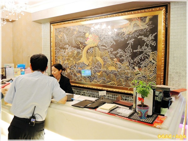 大三元酒樓：『口碑卷』【台北。大三元酒樓】皮脆肉嫩又多汁的烤鴨上桌嚕!!!