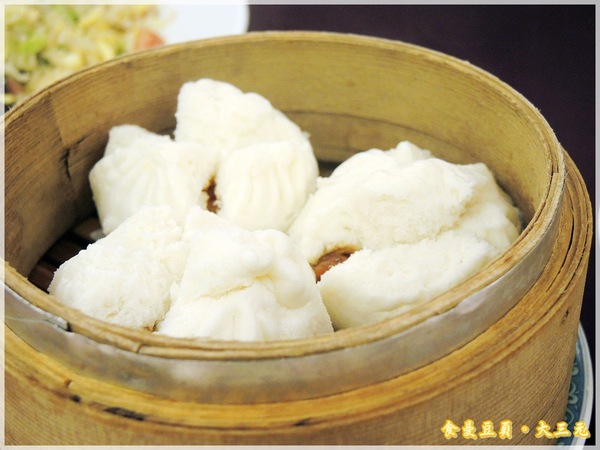 大三元酒樓：『口碑卷』【台北。大三元酒樓】皮脆肉嫩又多汁的烤鴨上桌嚕!!!