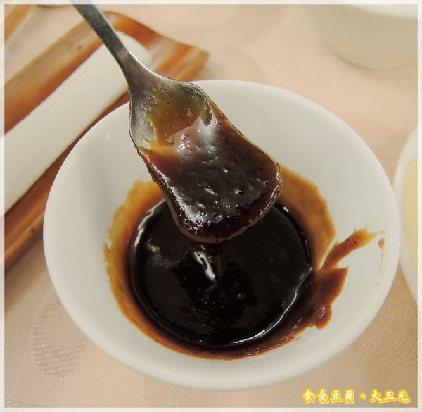 大三元酒樓：『口碑卷』【台北。大三元酒樓】皮脆肉嫩又多汁的烤鴨上桌嚕!!!