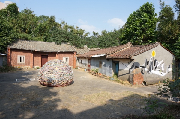 水巷覓鏡 & 水圈圈：2013桃園地景藝術節～水巷覓鏡 & 炳哥的機器人異想世界