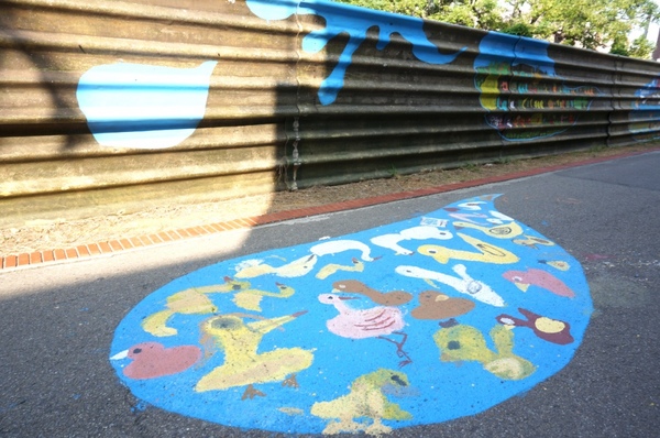 水巷覓鏡 & 水圈圈：2013桃園地景藝術節～水巷覓鏡 & 炳哥的機器人異想世界