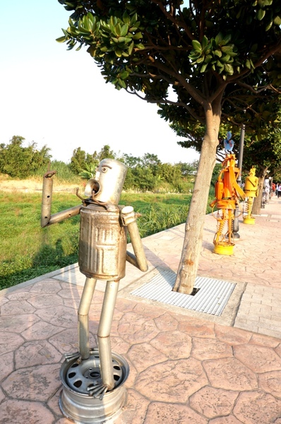 水巷覓鏡 & 水圈圈：2013桃園地景藝術節～水巷覓鏡 & 炳哥的機器人異想世界