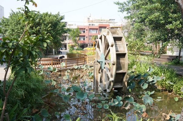 水巷覓鏡 & 水圈圈：2013桃園地景藝術節～水巷覓鏡 & 炳哥的機器人異想世界