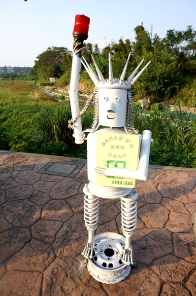 水巷覓鏡 & 水圈圈：2013桃園地景藝術節～水巷覓鏡 & 炳哥的機器人異想世界