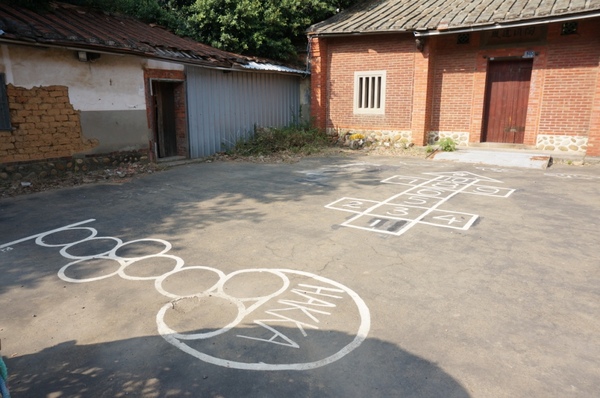 水巷覓鏡 & 水圈圈：2013桃園地景藝術節～水巷覓鏡 & 炳哥的機器人異想世界