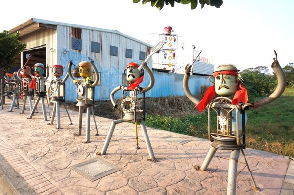 水巷覓鏡 & 水圈圈：2013桃園地景藝術節～水巷覓鏡 & 炳哥的機器人異想世界