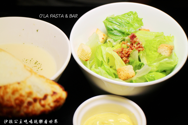 O'LA PASTA & BAR 喔啦義大利麵&吧:中山國中義大利麵『O'LA PASTA & BAR 喔啦義大利麵&吧』紅茶無限供應