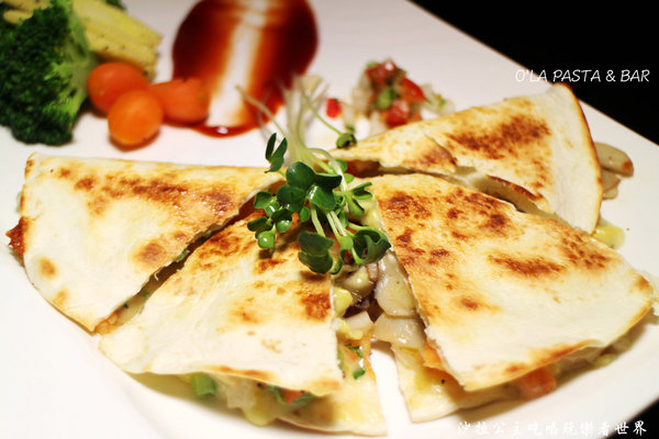 O'LA PASTA & BAR 喔啦義大利麵&吧:中山國中義大利麵『O'LA PASTA & BAR 喔啦義大利麵&吧』紅茶無限供應