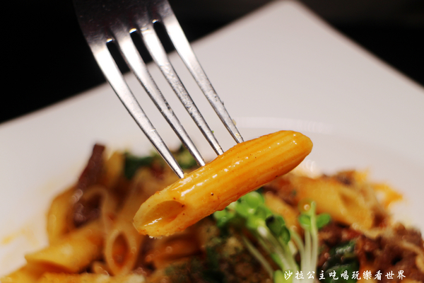 O'LA PASTA & BAR 喔啦義大利麵&吧:中山國中義大利麵『O'LA PASTA & BAR 喔啦義大利麵&吧』紅茶無限供應