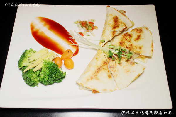 O'LA PASTA & BAR 喔啦義大利麵&吧:中山國中義大利麵『O'LA PASTA & BAR 喔啦義大利麵&吧』紅茶無限供應