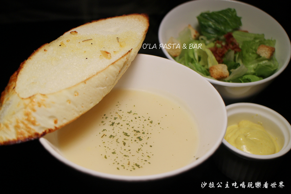 O'LA PASTA & BAR 喔啦義大利麵&吧:中山國中義大利麵『O'LA PASTA & BAR 喔啦義大利麵&吧』紅茶無限供應