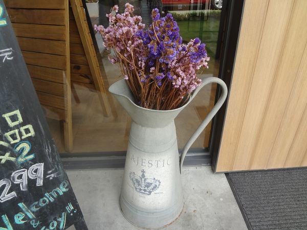 巴蕾麵包：1020717[官本金文愛台灣]巴蕾麵包好吃猶如站在青青草原中的無敵老K