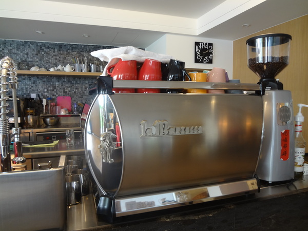 巴蕾麵包：1020717[官本金文愛台灣]巴蕾麵包好吃猶如站在青青草原中的無敵老K