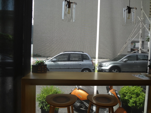 巴蕾麵包：1020717[官本金文愛台灣]巴蕾麵包好吃猶如站在青青草原中的無敵老K