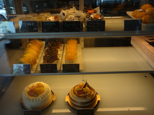 巴蕾麵包：1020717[官本金文愛台灣]巴蕾麵包好吃猶如站在青青草原中的無敵老K