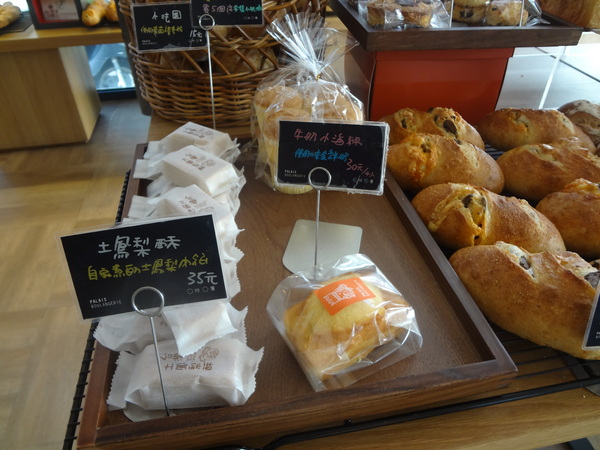 巴蕾麵包：1020717[官本金文愛台灣]巴蕾麵包好吃猶如站在青青草原中的無敵老K