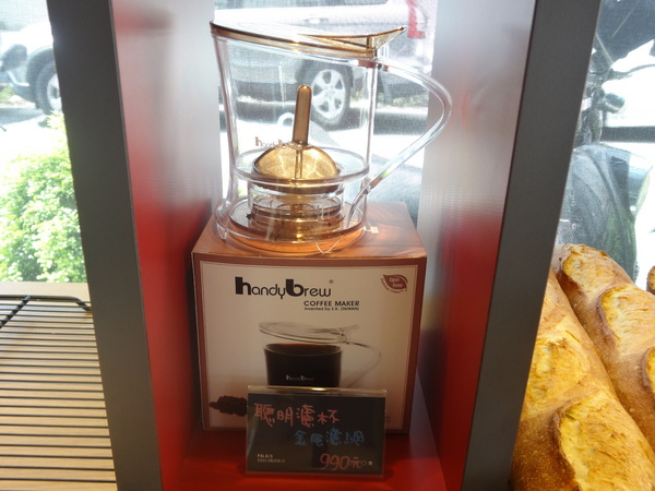 巴蕾麵包：1020717[官本金文愛台灣]巴蕾麵包好吃猶如站在青青草原中的無敵老K