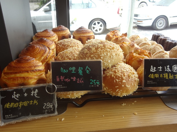 巴蕾麵包：1020717[官本金文愛台灣]巴蕾麵包好吃猶如站在青青草原中的無敵老K