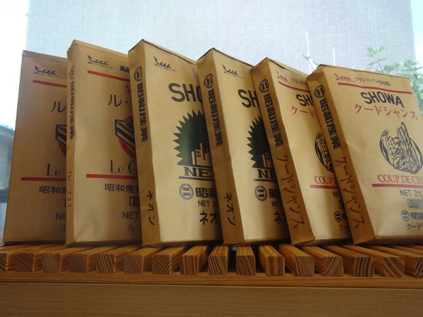 巴蕾麵包：1020717[官本金文愛台灣]巴蕾麵包好吃猶如站在青青草原中的無敵老K