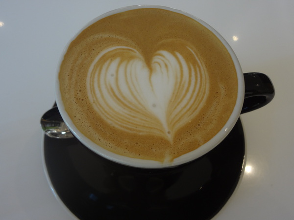 巴蕾麵包：1020717[官本金文愛台灣]巴蕾麵包好吃猶如站在青青草原中的無敵老K