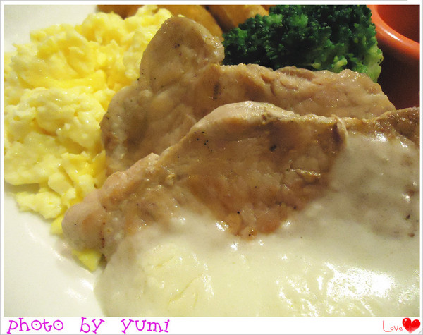 Midtown Cafe：【高雄食記】平價又美味♥飲料無限續杯  麵包貝果吃到飽@Midtown Bagel Cafe