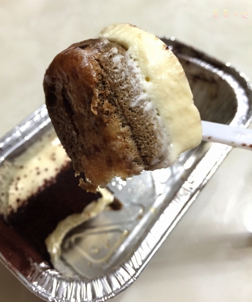 義式手工提拉米蘇：[台北大安]臨江夜市義大利人賣的提拉米蘇 ♥ 『Lucky Machi』 ♥ 沒齒難忘的義式甜點