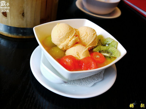 糖朝(台中金典形象店)：港式茶點之外還要加上現點現沖的原木桶豆腐花才過癮，「糖朝」(台中金典店) ～