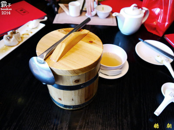 糖朝(台中金典形象店)：港式茶點之外還要加上現點現沖的原木桶豆腐花才過癮，「糖朝」(台中金典店) ～