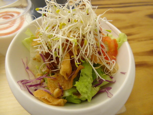 Butter巴特早午餐：1021031[官本金文愛台灣口碑券第12彈]幸運繽紛彩蛋Butter巴特早午餐彷彿在復古英式鄉村中享食彩色蛋餅及美味的海鮮總匯軟法堡