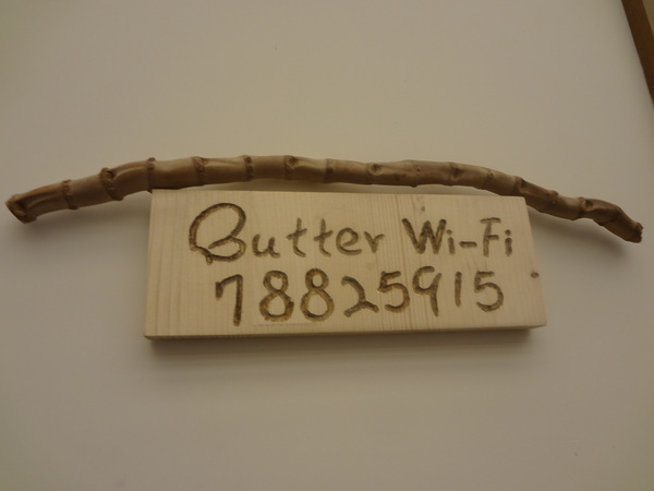 Butter巴特早午餐：1021031[官本金文愛台灣口碑券第12彈]幸運繽紛彩蛋Butter巴特早午餐彷彿在復古英式鄉村中享食彩色蛋餅及美味的海鮮總匯軟法堡