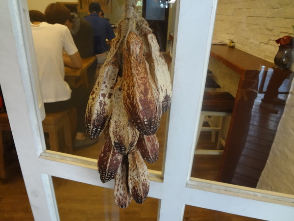 Butter巴特早午餐：1021031[官本金文愛台灣口碑券第12彈]幸運繽紛彩蛋Butter巴特早午餐彷彿在復古英式鄉村中享食彩色蛋餅及美味的海鮮總匯軟法堡