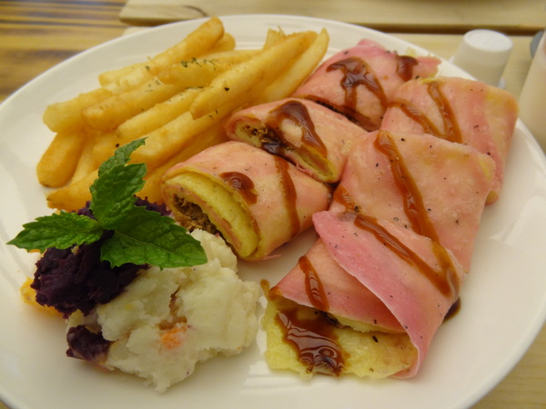 Butter巴特早午餐：1021031[官本金文愛台灣口碑券第12彈]幸運繽紛彩蛋Butter巴特早午餐彷彿在復古英式鄉村中享食彩色蛋餅及美味的海鮮總匯軟法堡