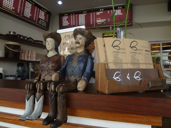 Butter巴特早午餐：1021031[官本金文愛台灣口碑券第12彈]幸運繽紛彩蛋Butter巴特早午餐彷彿在復古英式鄉村中享食彩色蛋餅及美味的海鮮總匯軟法堡