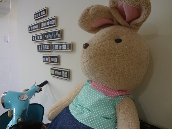 Butter巴特早午餐：1021031[官本金文愛台灣口碑券第12彈]幸運繽紛彩蛋Butter巴特早午餐彷彿在復古英式鄉村中享食彩色蛋餅及美味的海鮮總匯軟法堡