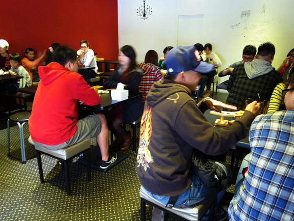 小惡魔炭燒牛排:<新北|捷運永安市場|牛排館>超正點平價排餐~雞豬牛都好吃!!!