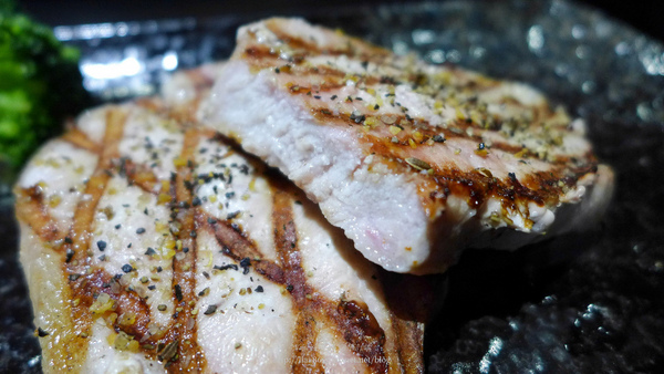 小惡魔炭燒牛排：(中和區美食)小惡魔炭燒牛排,讓您直接品嘗肉品的原味