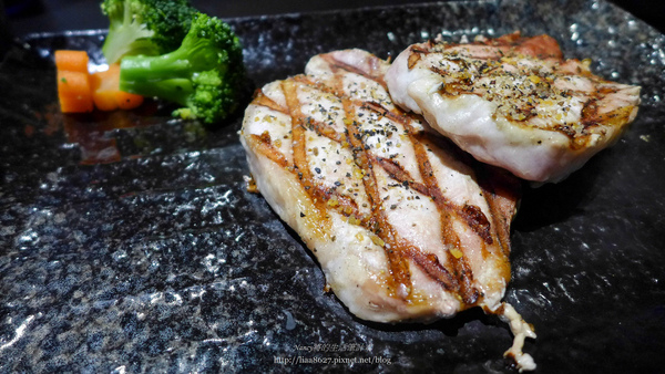 小惡魔炭燒牛排：(中和區美食)小惡魔炭燒牛排,讓您直接品嘗肉品的原味