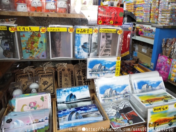北門遊客中心：【旅行遊記。台南北門區】錢來也雜貨店。台灣偶像劇拍攝場景 北門特色老建築 復古玩物超好逛