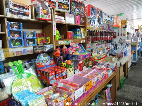 北門遊客中心：【旅行遊記。台南北門區】錢來也雜貨店。台灣偶像劇拍攝場景 北門特色老建築 復古玩物超好逛