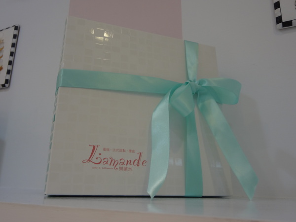 樂蒙地 L'amande：1021106[官本金文愛台灣口碑券第13彈]Tiffany綠色系樂蒙地L'amande的檸檬蛋糕好吃到要唱Lemon Tree