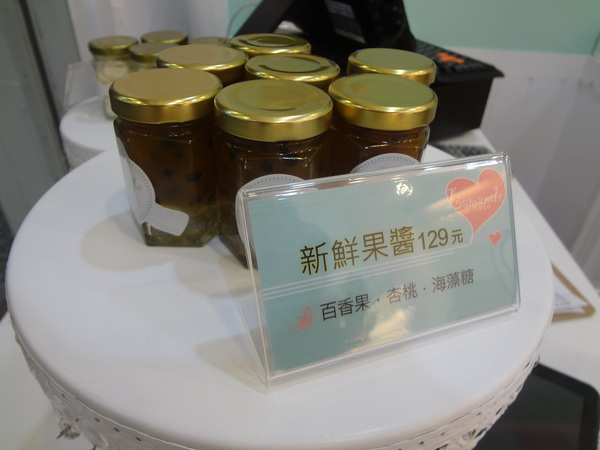 樂蒙地 L'amande：1021106[官本金文愛台灣口碑券第13彈]Tiffany綠色系樂蒙地L'amande的檸檬蛋糕好吃到要唱Lemon Tree