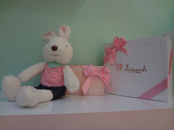 樂蒙地 L'amande：1021106[官本金文愛台灣口碑券第13彈]Tiffany綠色系樂蒙地L'amande的檸檬蛋糕好吃到要唱Lemon Tree