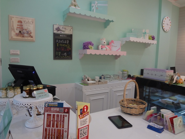 樂蒙地 L'amande：1021106[官本金文愛台灣口碑券第13彈]Tiffany綠色系樂蒙地L'amande的檸檬蛋糕好吃到要唱Lemon Tree