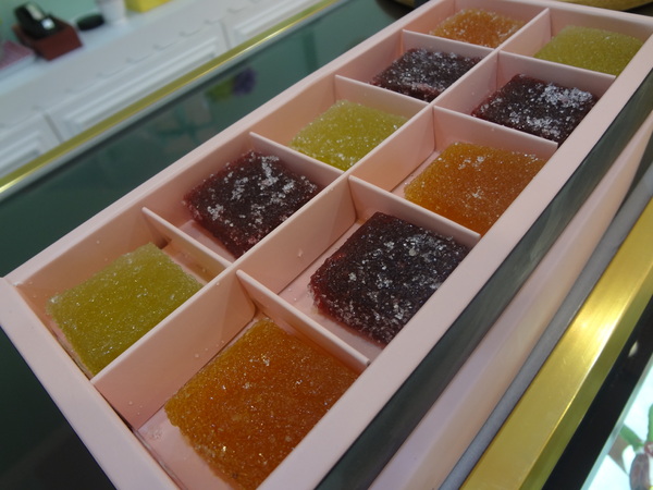 樂蒙地 L'amande：1021106[官本金文愛台灣口碑券第13彈]Tiffany綠色系樂蒙地L'amande的檸檬蛋糕好吃到要唱Lemon Tree