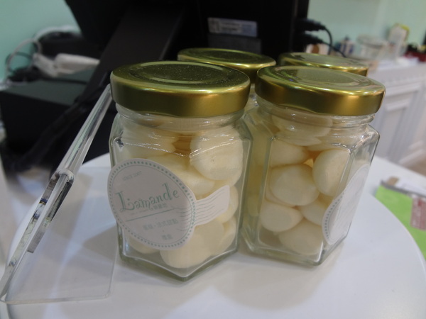 樂蒙地 L'amande：1021106[官本金文愛台灣口碑券第13彈]Tiffany綠色系樂蒙地L'amande的檸檬蛋糕好吃到要唱Lemon Tree