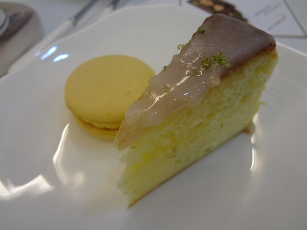 樂蒙地 L'amande：1021106[官本金文愛台灣口碑券第13彈]Tiffany綠色系樂蒙地L'amande的檸檬蛋糕好吃到要唱Lemon Tree